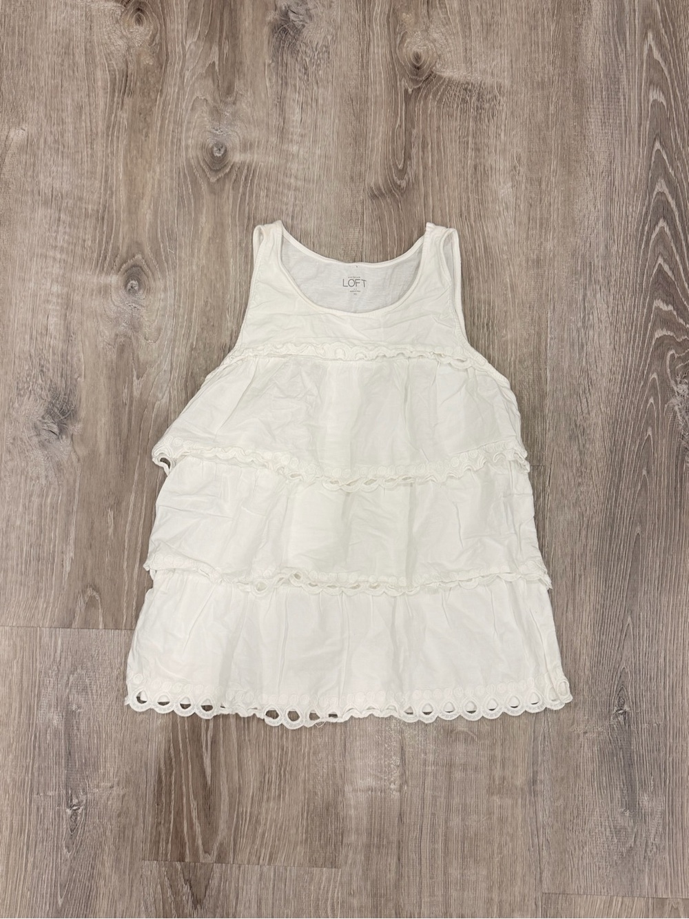 🤍 Ann Taylor LOFT White Tiered Eyelet Tank Top (XS)